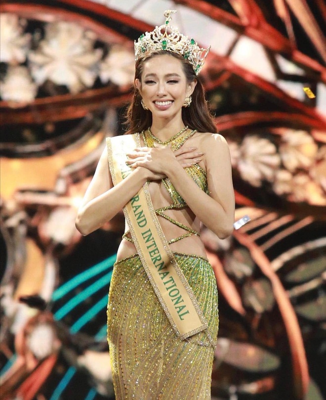 Trang phục dạ hội của Nguyễn Thúc Thùy Tiên ở Miss International