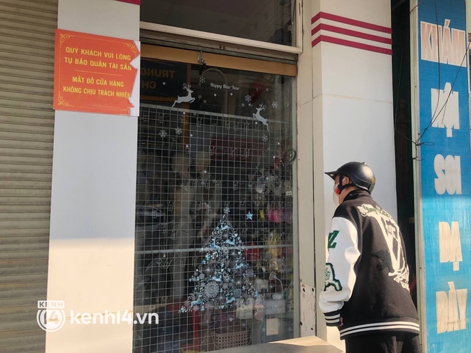 Vụ chủ shop bạo hành nữ sinh gây phẫn nộ ở Thanh Hóa: Shop quần áo đóng cửa im lìm, nhiều bạn trẻ tụ tập quay TikTok - Ảnh 8.