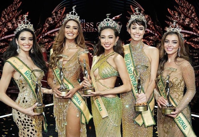 Thuỳ Tiên bị truyền thông quốc tế đánh úp sau đăng quang Miss Grand, tưởng lệch tủ ai ngờ muốn nhai luôn mic - Ảnh 6.