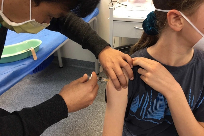 Australia phê duyệt sử dụng vaccine của Pfizer cho trẻ em từ 5-11 tuổi - Ảnh 1.