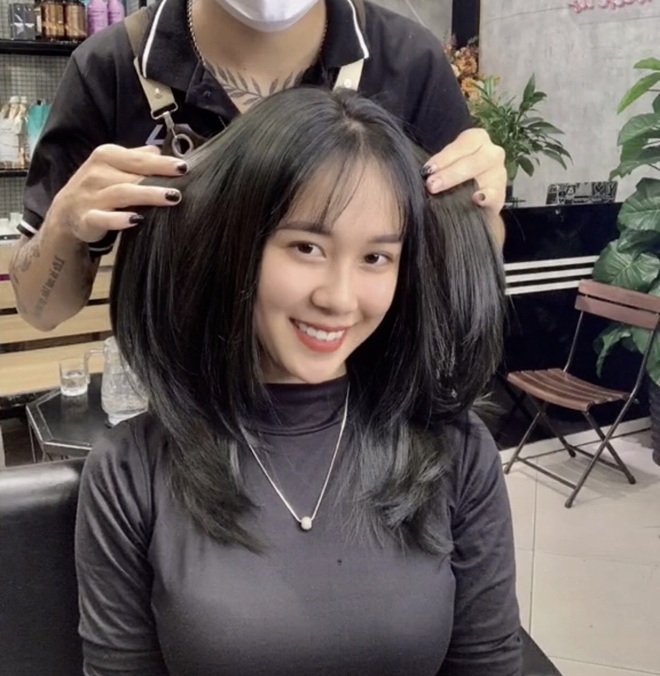 Bán hàng giúp mẹ ở chợ phiên, nữ sinh Lào Cai bỗng nổi tiếng: Nhiều người tới quay clip - Ảnh 4.