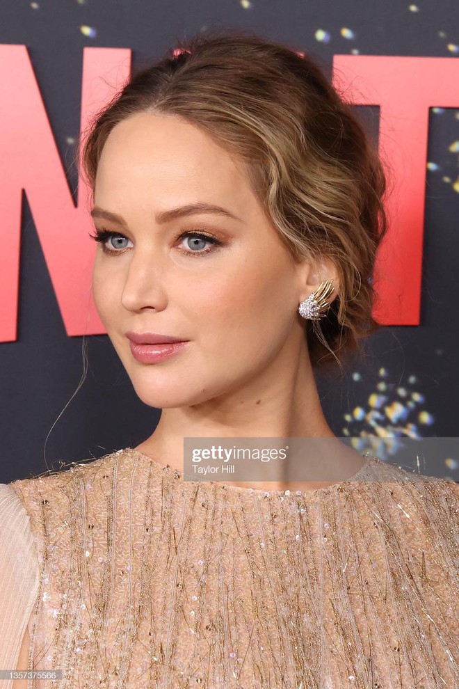 Cặp sao siêu hot náo loạn thảm đỏ: Jennifer Lawrence (X-Men) lần đầu khoe bụng bầu, đẹp đến mức át cả nam thần Titanic một thời - Ảnh 6.