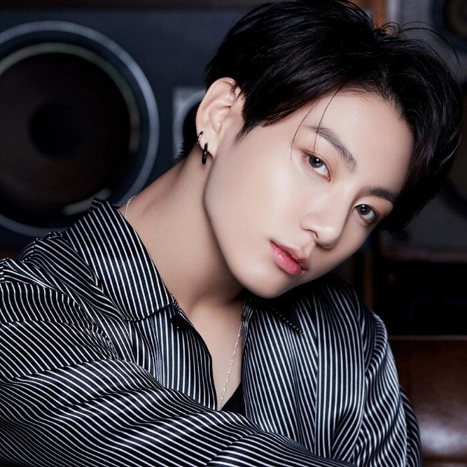 Ảnh cận mặt chưa chỉnh sửa của Jungkook (BTS) gây sốc: Sở hữu đặc điểm nào mà được khen đẹp trai nhất giới idol? - Ảnh 7.