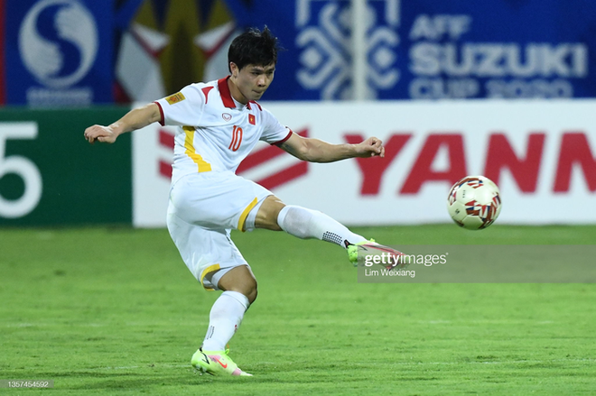 Những h&igrave;nh ảnh hiếm hoi từ trận đấu ĐT Việt Nam 2-0 ĐT L&agrave;o ở AFF Cup 2020 - Ảnh 1.