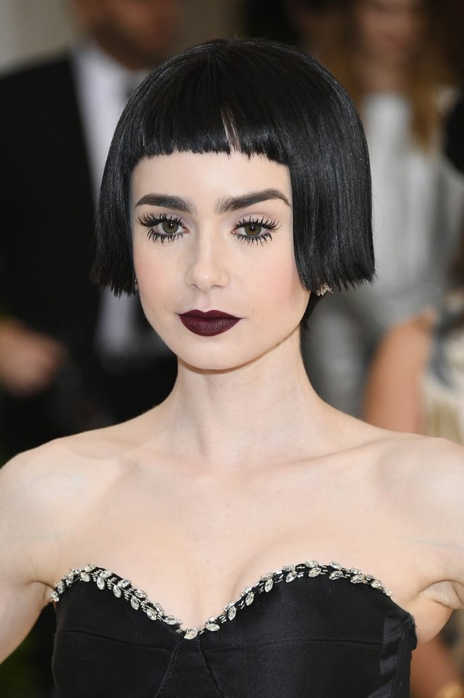 Thế gian vậy mà còn người như Lily Collins: Mắt tím, môi bầm, tóc lởm chởm mà vẫn đẹp lặng người - Ảnh 4.