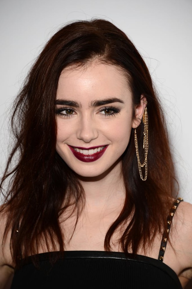 Thế gian vậy mà còn người như Lily Collins: Mắt tím, môi bầm, tóc lởm chởm mà vẫn đẹp lặng người - Ảnh 1.