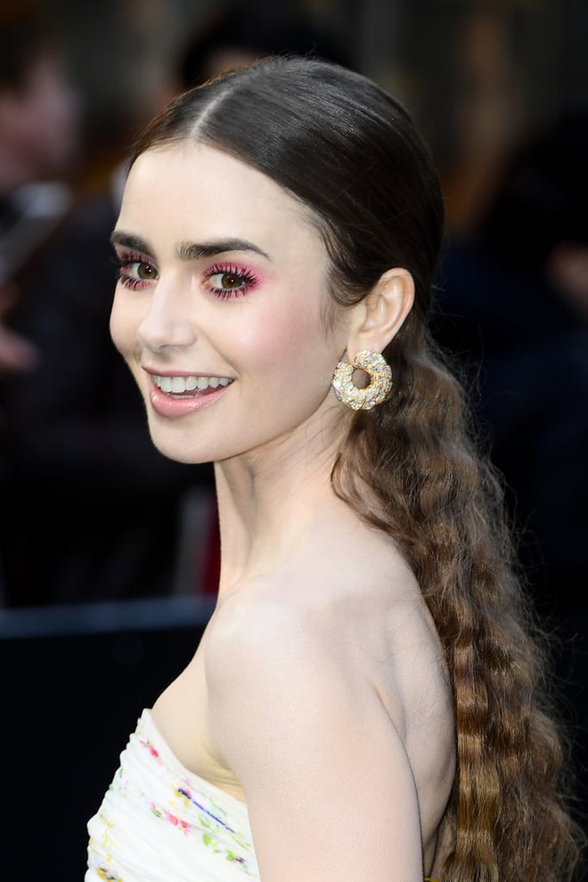 Thế gian vậy mà còn người như Lily Collins: Mắt tím, môi bầm, tóc lởm chởm mà vẫn đẹp lặng người - Ảnh 3.