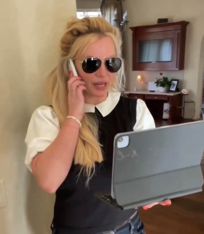 Netizen lo sợ Britney Spears bị lừa khi thấy những hình ảnh mới nhất của nữ ca sĩ với chiếc iPad Air trên tay? - Ảnh 3.