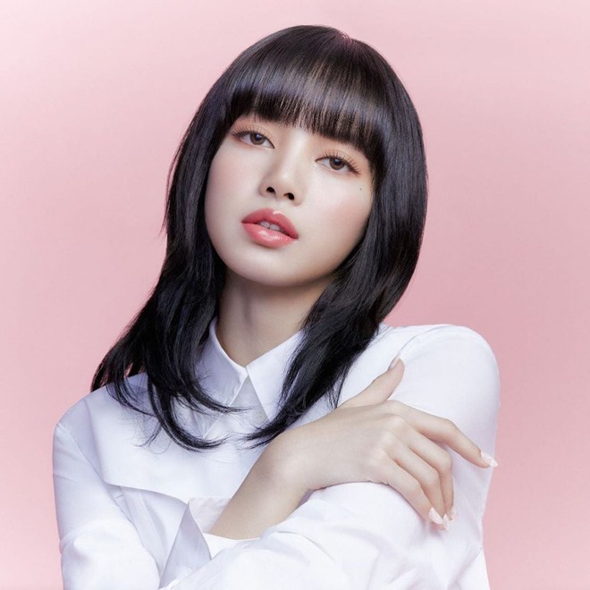 Chưa biết cắt tóc kiểu gì cho xinh thì học Lisa và hội gái Hàn diện tóc layer để có visual thăng hạng - Ảnh 1.