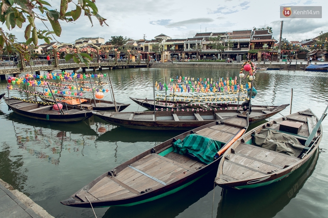Chùm ảnh Hội An vắng lặng, thưa khách du lịch trong những ngày cuối năm: Phố cổ bình yên, êm đềm đến lạ! - Ảnh 13. Chùm ảnh Hội An vắng lặng, thưa khách du lịch trong những ngày cuối năm: Phố cổ bình yên, êm đềm đến lạ! - Ảnh 13.
