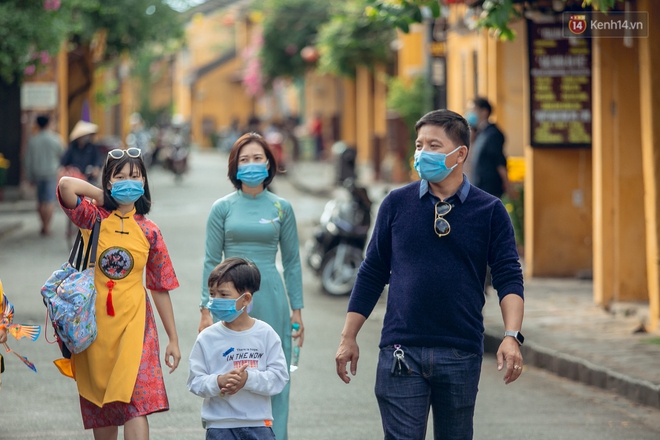 Chùm ảnh Hội An vắng lặng, thưa khách du lịch trong những ngày cuối năm: Phố cổ bình yên, êm đềm đến lạ! - Ảnh 8. Chùm ảnh Hội An vắng lặng, thưa khách du lịch trong những ngày cuối năm: Phố cổ bình yên, êm đềm đến lạ! - Ảnh 8.