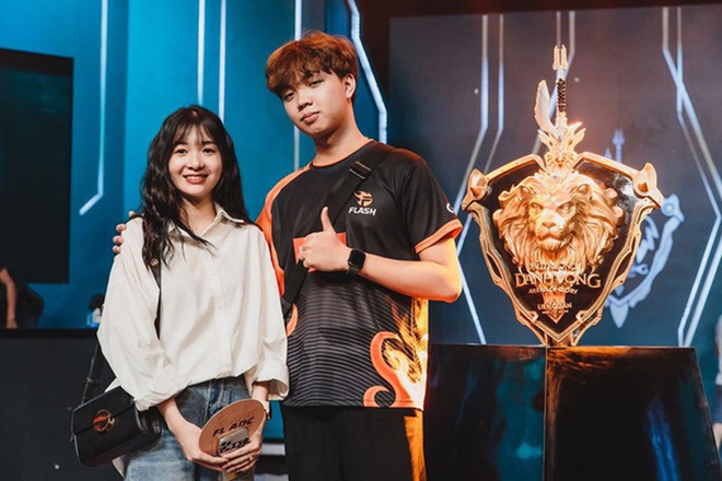 Năm 2020 toàn là cẩu lương của làng eSports Việt: Hàng loạt cặp đôi công khai hẹn hò, đã thế còn công khai thể hiện tình cảm khiến fan không khỏi ghen tị - Ảnh 5.