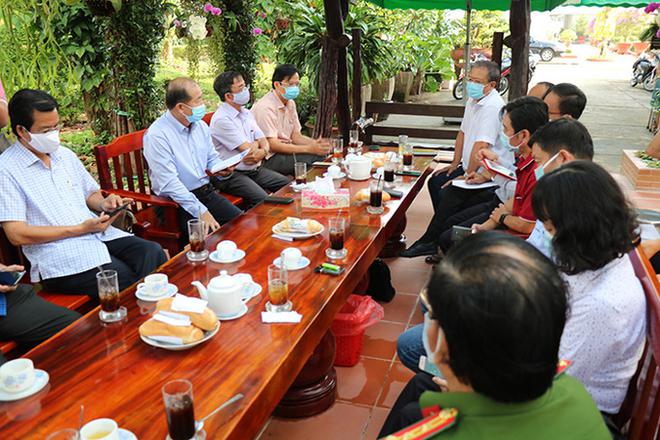 N&Oacute;NG: Đồng Th&aacute;p họp khẩn sau khi ph&aacute;t hiện 20 trường hợp F1 - Ảnh 1.