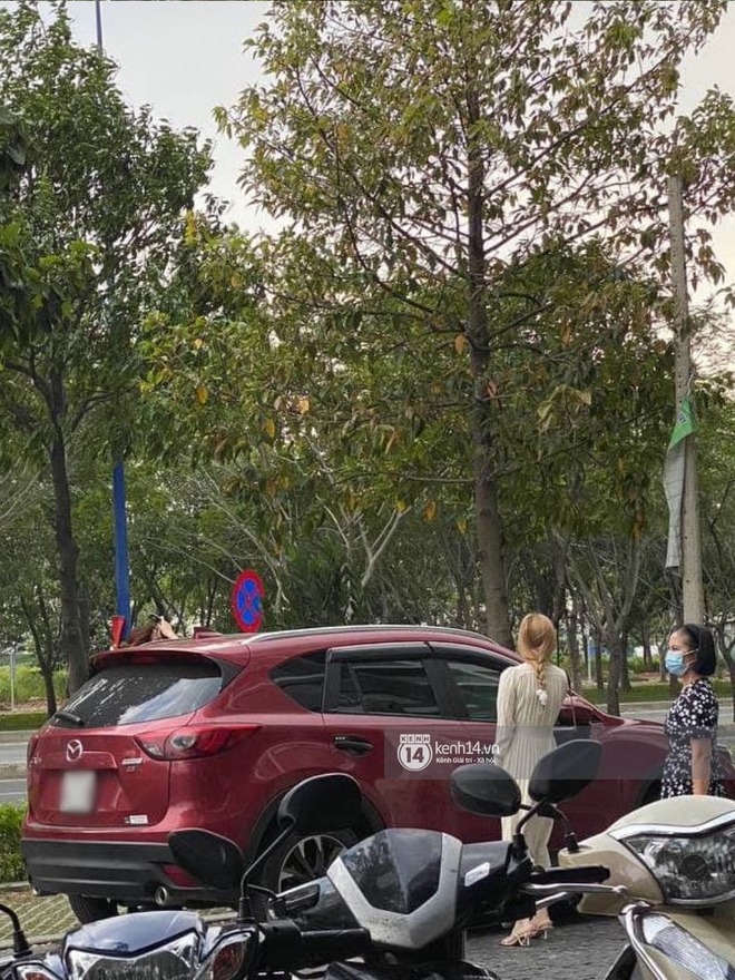 Độc quyền: Bắt gặp Thiều Bảo Trâm bước xuống từ chung cư hạng sang Q.2, lái xế hộp màu giống siêu xe của Sơn Tùng - Ảnh 6.