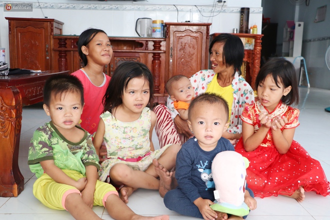 Tết mới của người mẹ khờ đẻ nhiều con ở Trà Vinh: Em vẫn đi bán vé số, không dám tiêu số tiền mọi người giúp đỡ - Ảnh 9.