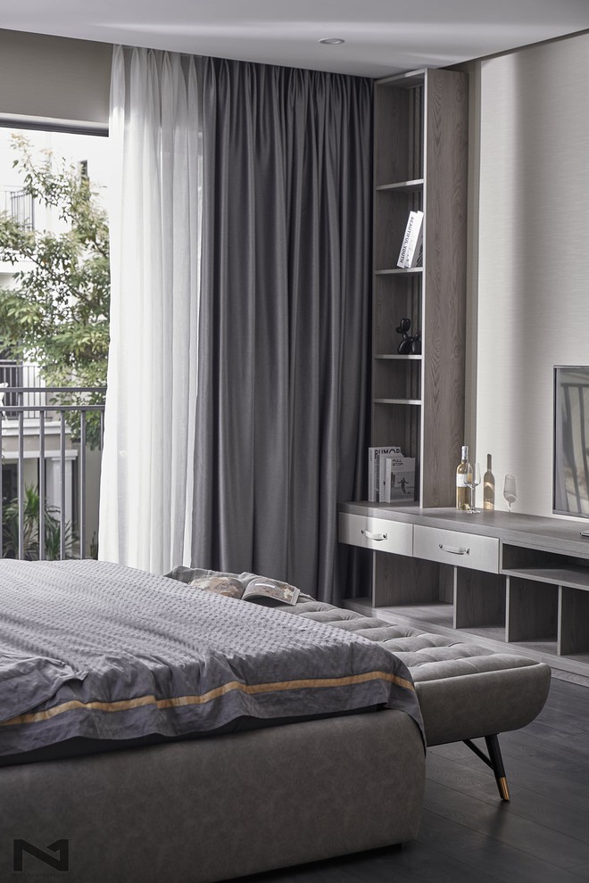 Villa 2 mặt tiền decor có khác: Ngoài hiên phủ cây xanh, bên trong càng hút mắt với phòng khách và bếp hiện đại - Ảnh 7.