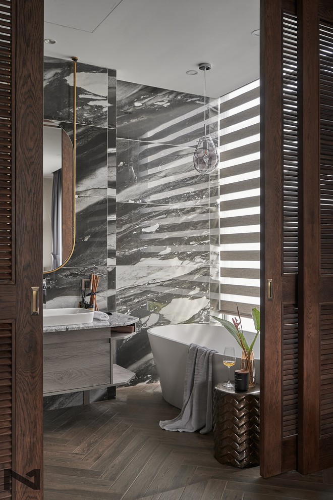 Villa 2 mặt tiền decor có khác: Ngoài hiên phủ cây xanh, bên trong càng hút mắt với phòng khách và bếp hiện đại - Ảnh 8.