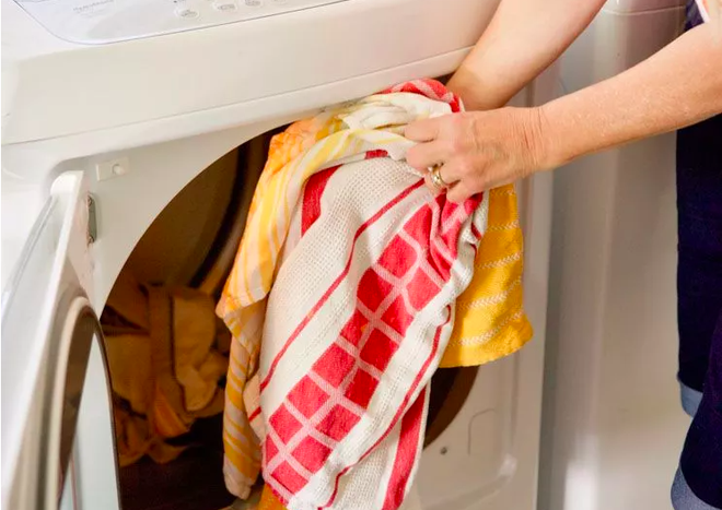 9 sai lầm ít ngờ khi sử dụng máy sấy quần áo gây lãng phí thời gian và tiền bạc - Ảnh 7.