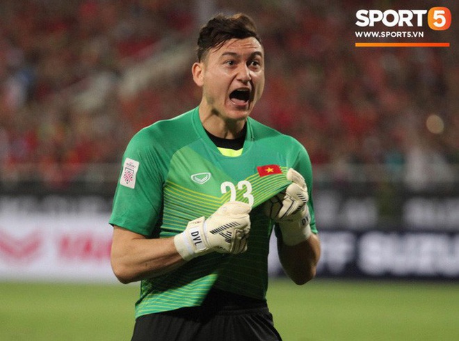 Văn Lâm khoác áo số 1 ở Cerezo Osaka, được chọn là tân binh đáng kỳ vọng - Ảnh 1.