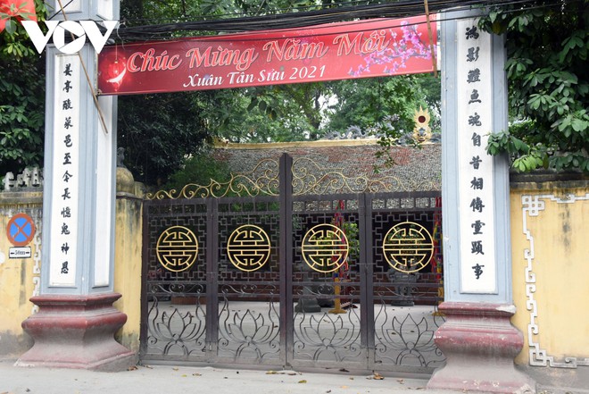 Một số qu&aacute;n ăn, qu&aacute;n cafe tại H&agrave; Nội vẫn mở cửa bất chấp lệnh cấm - Ảnh 14.