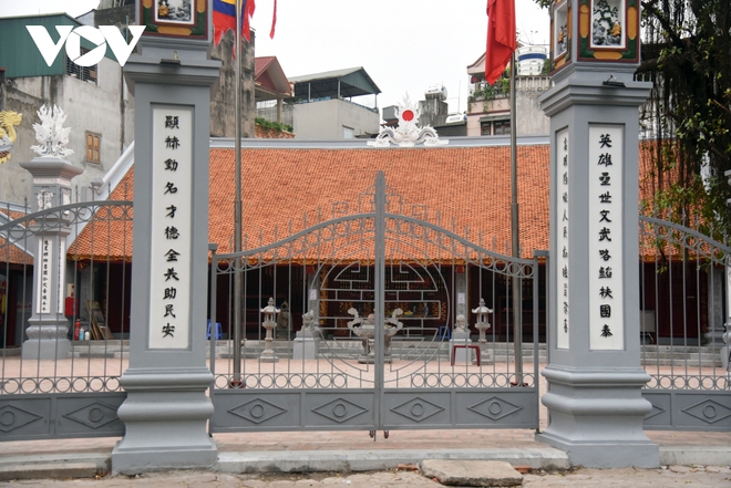 Một số qu&aacute;n ăn, qu&aacute;n cafe tại H&agrave; Nội vẫn mở cửa bất chấp lệnh cấm - Ảnh 15.