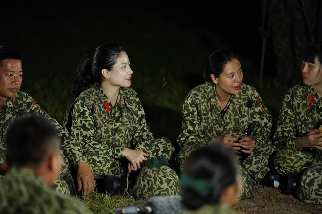 Nam Thư tức tối vì Dương Hoàng Yến vẫn trắng sáng sau 4 ngày nhập ngũ - Ảnh 3. Nam Thư tức tối vì Dương Hoàng Yến vẫn trắng sáng sau 4 ngày nhập ngũ - Ảnh 3.