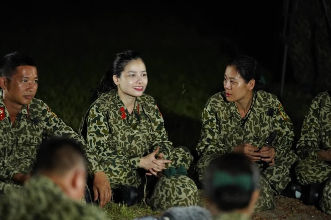 Nam Thư tức tối vì Dương Hoàng Yến vẫn trắng sáng sau 4 ngày nhập ngũ - Ảnh 2. Nam Thư tức tối vì Dương Hoàng Yến vẫn trắng sáng sau 4 ngày nhập ngũ - Ảnh 2.