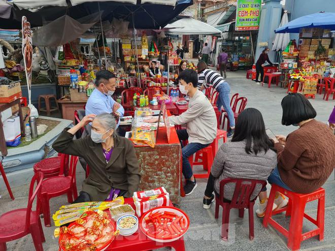 Đ&oacute;ng cửa chợ Viềng, người d&acirc;n vẫn nườm nượp đổ về cầu may - Ảnh 11.