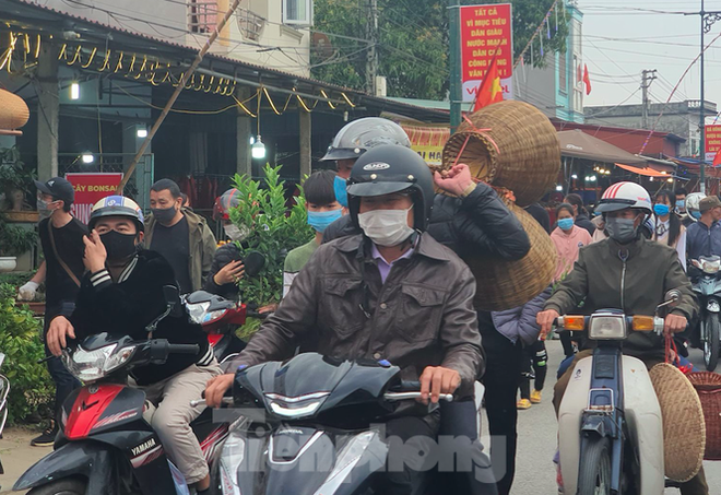 Đ&oacute;ng cửa chợ Viềng, người d&acirc;n vẫn nườm nượp đổ về cầu may - Ảnh 12.