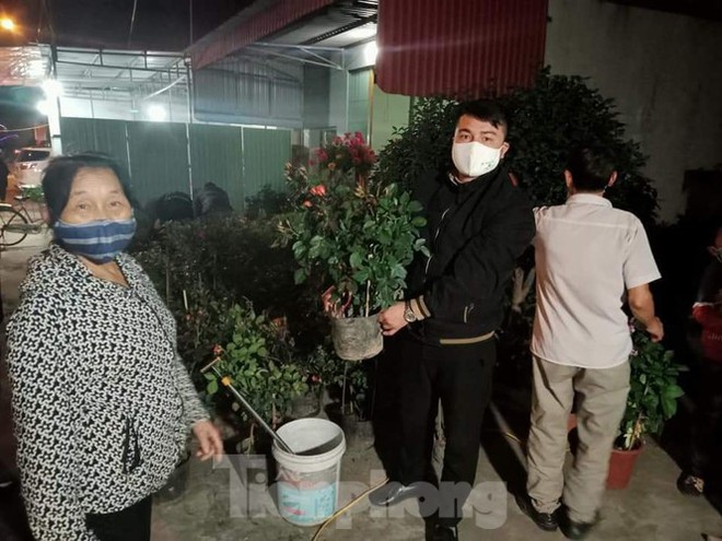 Đ&oacute;ng cửa chợ Viềng, người d&acirc;n vẫn nườm nượp đổ về cầu may - Ảnh 6.