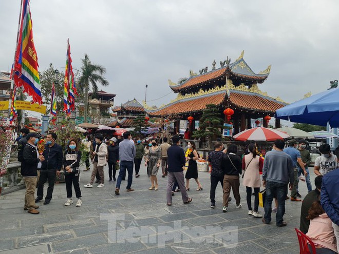 Đ&oacute;ng cửa chợ Viềng, người d&acirc;n vẫn nườm nượp đổ về cầu may - Ảnh 8.