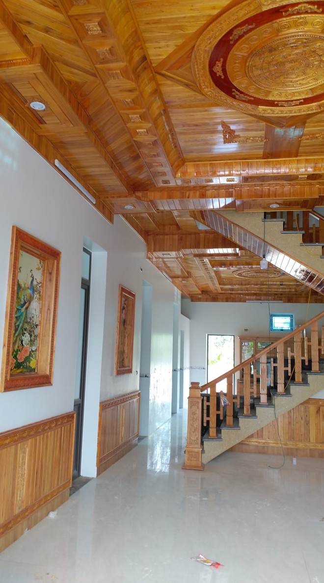 Thanh ni&ecirc;n khoe g&oacute;c nh&agrave; đẹp, d&acirc;n t&igrave;nh vừa thấy trần gỗ đ&atilde; đồng l&ograve;ng quay xe - Ảnh 1.