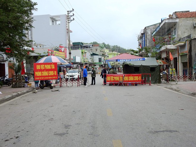 Quảng Ninh phong tỏa 6 x&atilde;, 1 thị trấn thuộc huyện V&acirc;n Đồn từ 0h ng&agrave;y 2/2 - Ảnh 1.