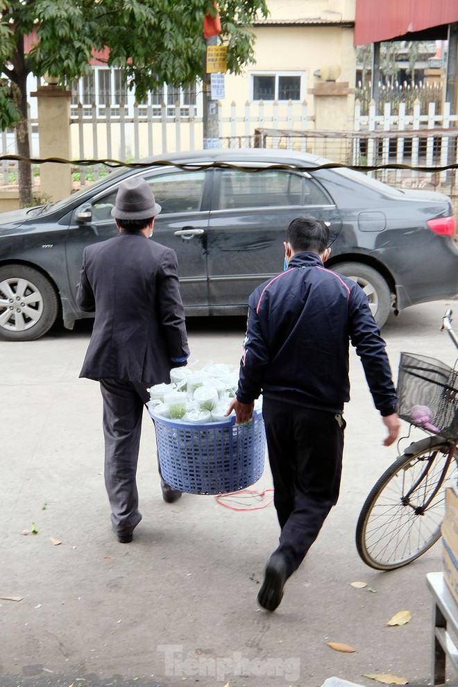 Nh&igrave;n gần nơi cung cấp h&agrave;ng trăm suất ăn cho học sinh c&aacute;ch ly tại Hải Dương - Ảnh 7.