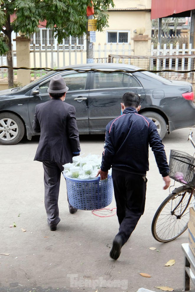 Nhìn gần nơi cung cấp hàng trăm suất ăn cho học sinh cách ly tại Hải Dương - Ảnh 7.