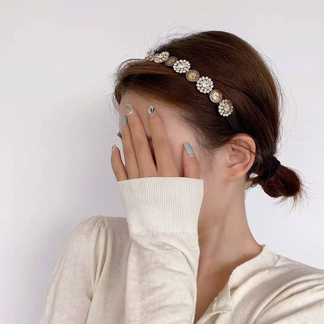 4 món phụ kiện tóc hot trend để bạn làm đỏm vào dịp Tết, không kịp làm tóc mới thì chừng này cũng đủ xinh yêu lắm rồi - Ảnh 2.