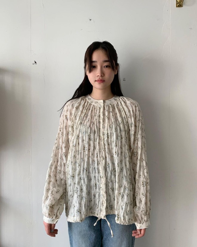 Giấu tiệt vòng 2 “phì nhiêu” sau Tết với những kiểu đồ giúp che bụng thần thánh - Ảnh 1.