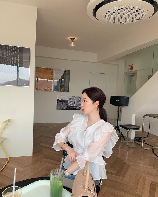 Giấu tiệt vòng 2 “phì nhiêu” sau Tết với những kiểu đồ giúp che bụng thần thánh - Ảnh 4.