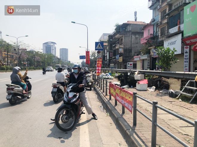 Người Hà Nội đội nắng, nườm nượp đến giải cứu nông sản cho nông dân Hải Dương: "15 tấn rau bán hết veo trong vòng vài tiếng" - Ảnh 7. Người Hà Nội đội nắng, nườm nượp đến giải cứu nông sản cho nông dân Hải Dương: "15 tấn rau bán hết veo trong vòng vài tiếng" - Ảnh 7.