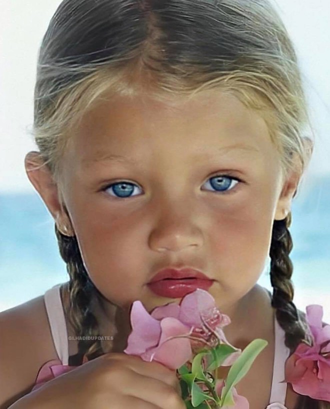 Ảnh hồi bé của Gigi Hadid gây bão: Tóc vàng mắt xanh xinh như búp bê, nhìn là đoán ngay visual cực phẩm của con gái mới sinh - Ảnh 5.