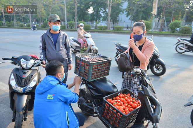 Chuyện người Hà Nội giải cứu hàng chục tấn nông sản: "Hàng bán được, bà con Hải Dương mừng lắm" - Ảnh 8.