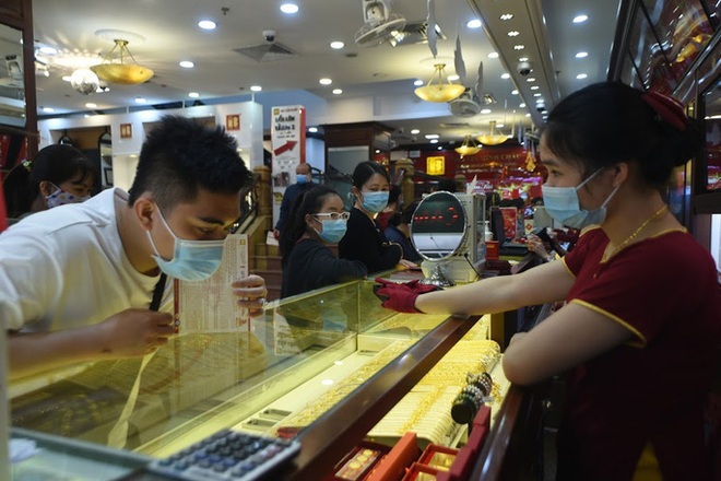 Trước ng&agrave;y Thần T&agrave;i, một người b&aacute;n 130 c&acirc;y v&agrave;ng thu về hơn 7,2 tỉ đồng - Ảnh 2.