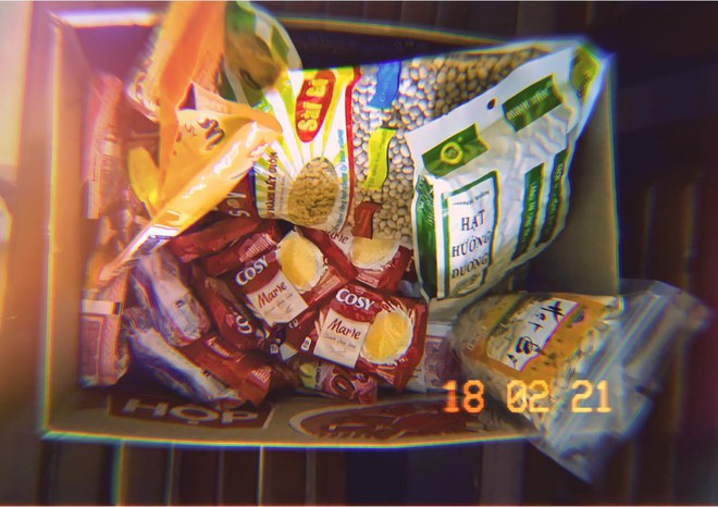 Nữ sinh cho mượn ph&ograve;ng k&yacute; t&uacute;c x&aacute; l&agrave;m nơi c&aacute;ch ly, l&uacute;c quay lại nhận về lời nhắn v&agrave; 2 chiếc th&ugrave;ng chứa những điều đ&aacute;ng y&ecirc;u kh&ocirc;ng ngờ - Ảnh 2.