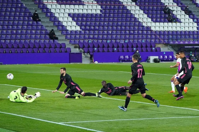 Người hùng ghi bàn duy nhất giúp Real Madrid vất vả thắng đội áp chót, thu hẹp khoảng cách với Atletico trong cuộc đua vô địch - Ảnh 3.