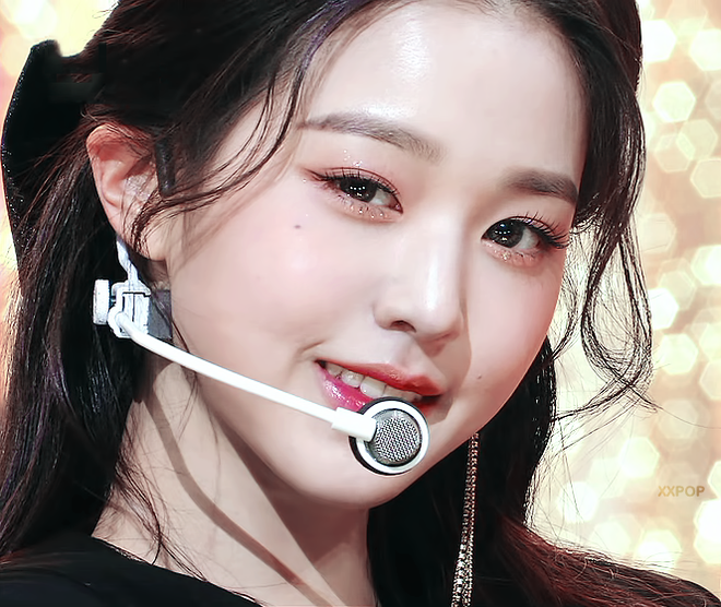 Cho&aacute;ng v&aacute;ng khi ph&aacute;t hiện: Ph&iacute;a sau lớp makeup sương sương của idol H&agrave;n l&agrave; cả tấn phấn son d&agrave;y cộm kh&oacute; tin - Ảnh 3.