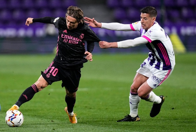 Người hùng ghi bàn duy nhất giúp Real Madrid vất vả thắng đội áp chót, thu hẹp khoảng cách với Atletico trong cuộc đua vô địch - Ảnh 6.