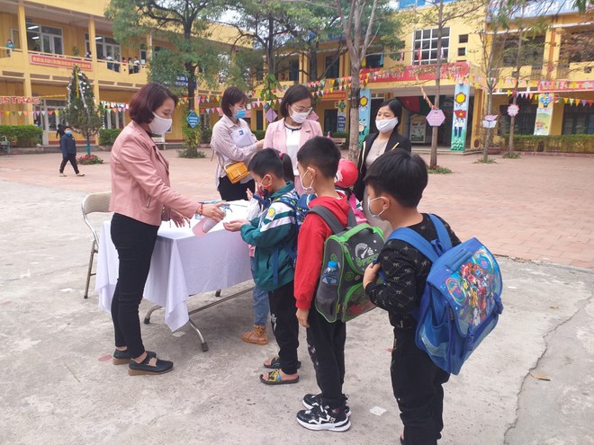 Học sinh Bắc Giang hào hứng với tiết học đầu tiên sau nghỉ Tết - Ảnh 2.