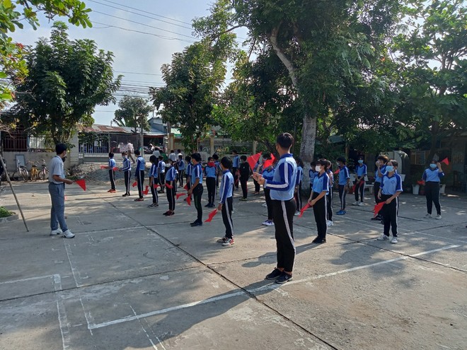 Đồng bằng sông Cửu Long: Siết chặt phòng dịch ngày đầu tiên trở lại trường - Ảnh 3.