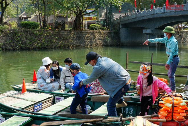 Danh thắng Tràng An vắng lặng chưa từng thấy dịp đầu năm - Ảnh 4.