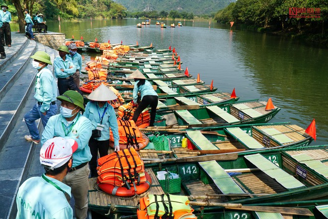 Danh thắng Tràng An vắng lặng chưa từng thấy dịp đầu năm - Ảnh 5.